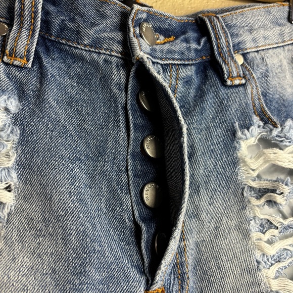 MINKPINK Light Wash Distressed Button Fly Shorts size L - Blue - Picture 6 of 10